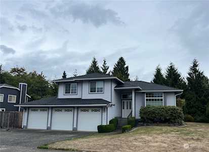 1719 Amber Blvd SE Puyallup, WA 98372
