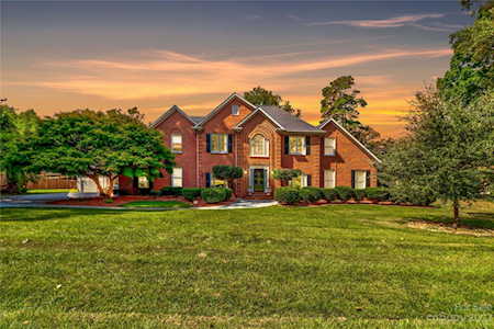 157 Lakeshore Dr Mooresville, NC 28117