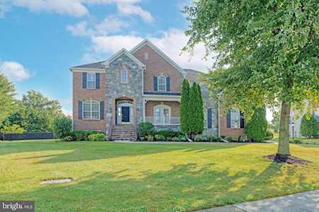 25504 Falling Cedars Ct Chantilly, VA 20152
