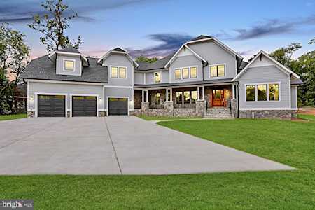 5532 Summit St Centreville, VA 20120