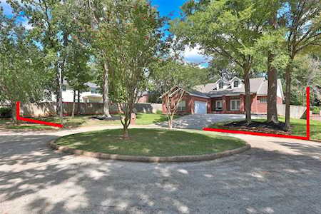 113 Inverness Dr Conroe, TX 77356