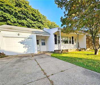 3 Beverly Ann Dr North Providence, RI 02911