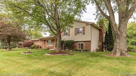 10597 Villa Dr Brighton Twp, MI 48114