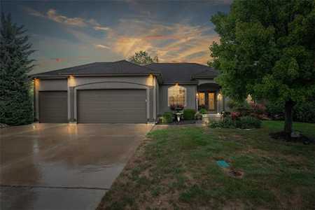 1312 Cross Creek Dr Raymore, MO 64083