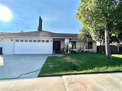 26873 Cuatro Milpas St Valencia, CA 91354