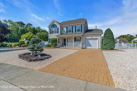 12 Starboard Ct Bayville, NJ 08721
