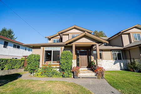8281 16th Avenue Burnaby, BC V3N 1R9