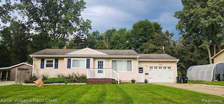 1090 Carlson Dr Burton, MI 48509
