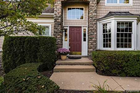24927 Reeds Pointe Dr Novi, MI 48374
