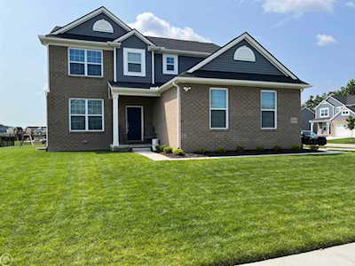 24640 Savory Dr Macomb, MI 48042
