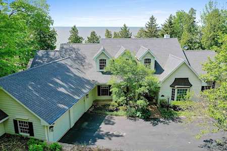 5261 Edgewater Beach Rd Green Bay, Town of Green Bay, WI 54311-9795
