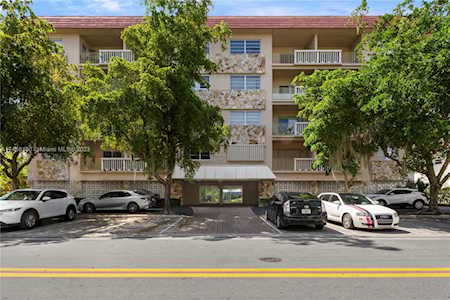 1120 99th St #301 Bay Harbor Islands, FL 33154
