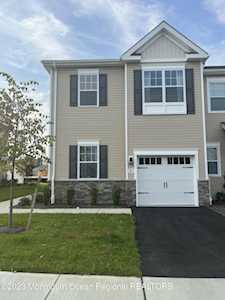 31 Chapel Ln Wall, NJ 07753