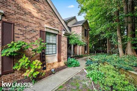 29619 Pine Ridge Farmington Hills, MI 48331