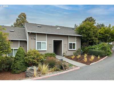 4668 SW Comus PL #2F Portland, OR 97219