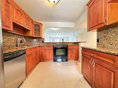 424 Lakeview Dr #103 Weston, FL 33326