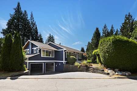 3450 Ayr Avenue North Vancouver, BC V7R 1K6