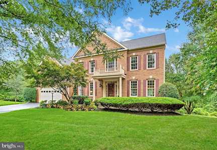 10201 Shining Willow Dr Rockville, MD 20850