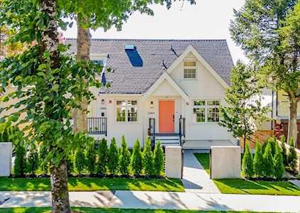 2684 E 8th Avenue Vancouver, BC V5M 1W5