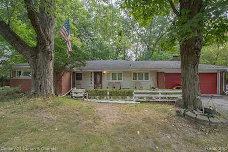 23600 Oak Glen Dr Southfield, MI 48033