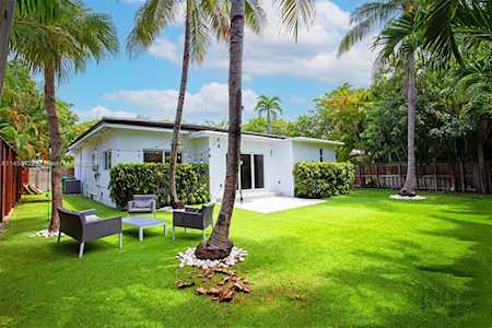 2325 SW 9th Ave Miami, FL 33129