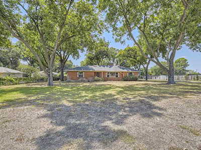 1318 E Union Bower Road Irving, TX 75061