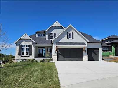 10050 Aurora St Lenexa, KS 66220