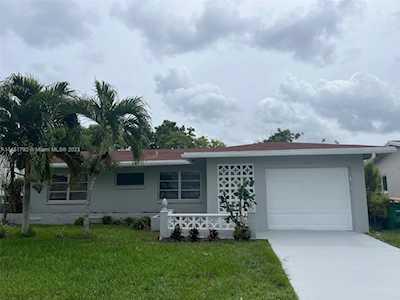 6708 NW 57th Dr Tamarac, FL 33321