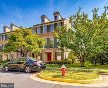 25811 Turlough Terrace Chantilly, VA 20152