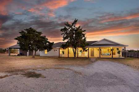 18215 Skog RD Elgin, TX 78621
