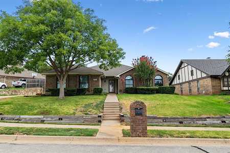 1025 Clear View Drive Bedford, TX 76021