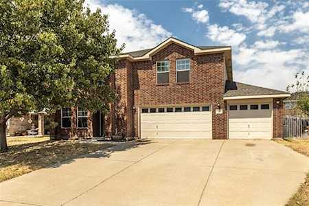 724 Falcon Road Saginaw, TX 76131