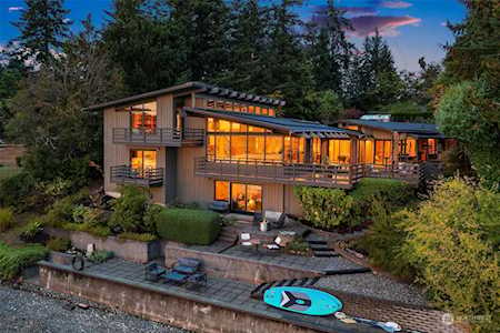 23001 Kingsbury Rd SW Vashon, WA 98070