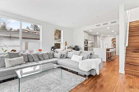 5050 Cambie Street Vancouver, BC V5Z 2Z5
