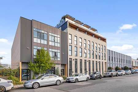 1637 E Pender Street #202 Vancouver, BC V5L 1W2