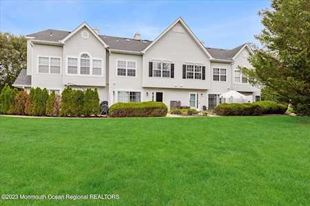 5 Phoenix Ct Tinton Falls, NJ 07712