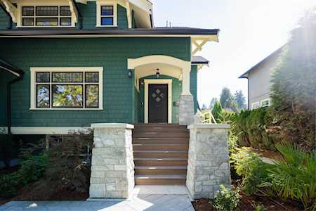1058 W 15 Th Avenue Vancouver, BC V6H 1R6