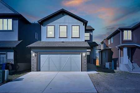 239 Creekside Way SW Calgary, AB T2X 4B6