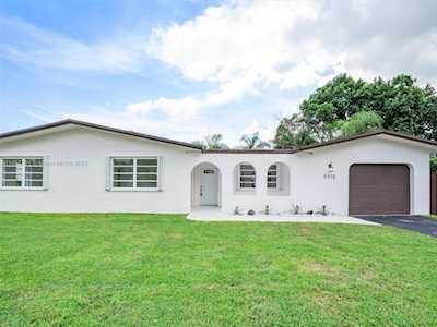 9310 SW 165th St Palmetto Bay, FL 33157