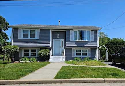 37 Tudor St Cranston, RI 02920