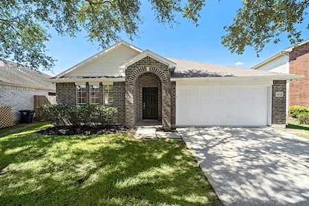2879 Pointe Dr League City, TX 77539