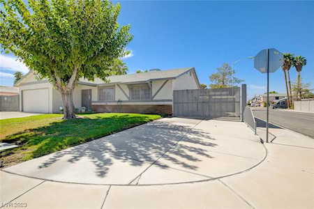 911 Stonehenge St Las Vegas, NV 89110