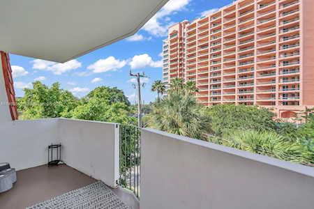 6855 Edgewater Dr #3G Coral Gables, FL 33133