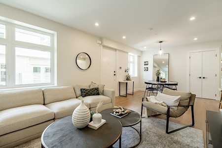 2688 E 8th Avenue Vancouver, BC V5M 1W5