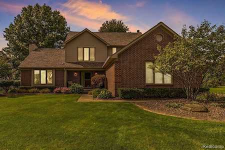 2697 Foxgrove Dr Highland Twp, MI 48356