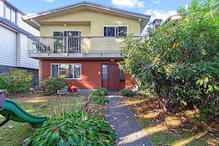 3635 Turner Street Vancouver, BC V5K 2J2
