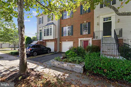 43069 Golf View Dr Chantilly, VA 20152