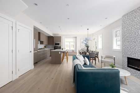 1060 W 15 Th Avenue Vancouver, BC V6H 1R6