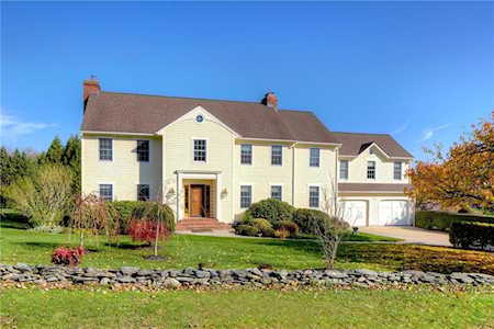 86 Gideon Lawton Ln Portsmouth, RI 02871