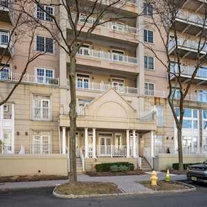 206 Shearwater Ct West #43 Jersey City, NJ 07305